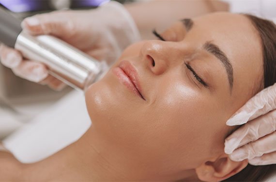 A young lady getting Oxygeneo facial by cosmetologist